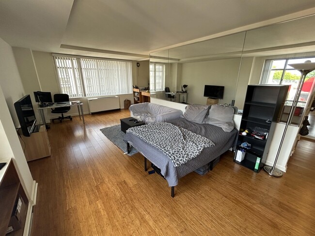 Building Photo - 950 25th St NW