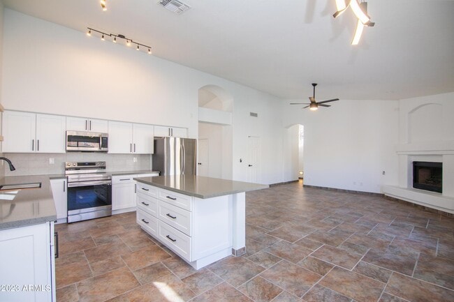 Building Photo - 11532 W Clover Way