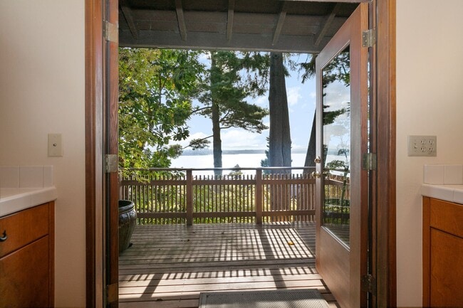 Building Photo - 4Bd/2.75Ba Seattle House