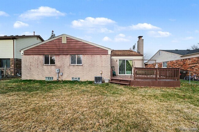 Building Photo - 39024 Faith Dr