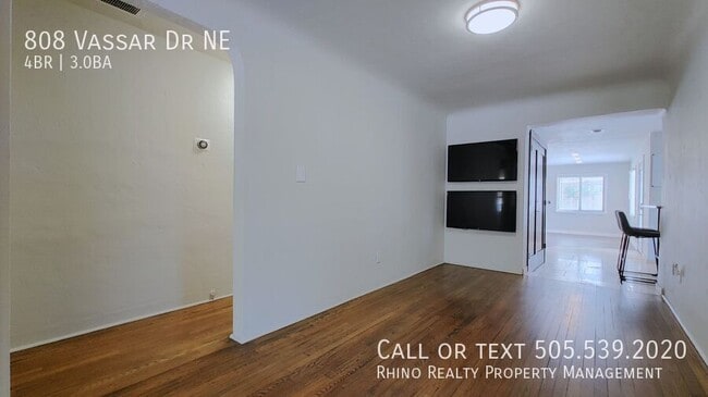 Building Photo - 808 Vassar Dr NE