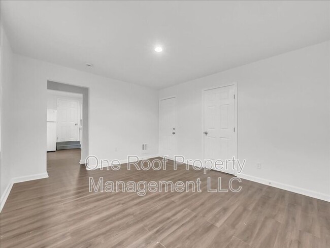 Building Photo - 324 N Hardesty