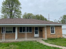 Building Photo - 655 W Lenox Ave
