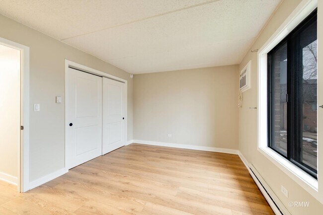 Building Photo - 724 Briar Hill Ln