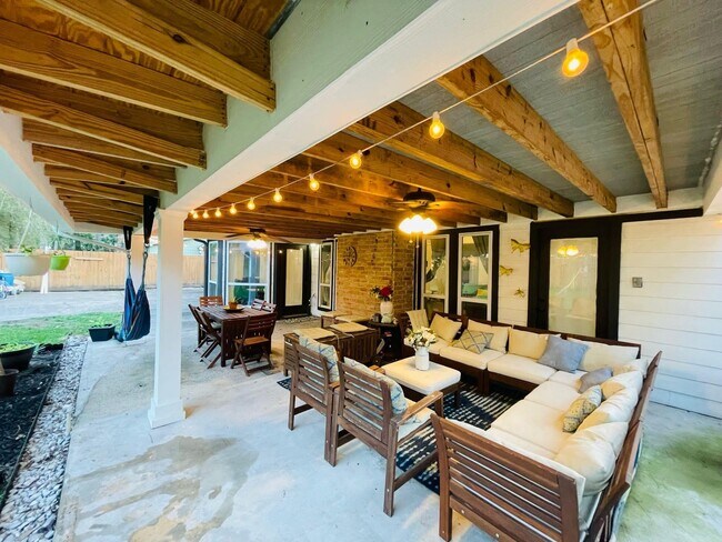 Building Photo - 18014 Vintage Wood Ln