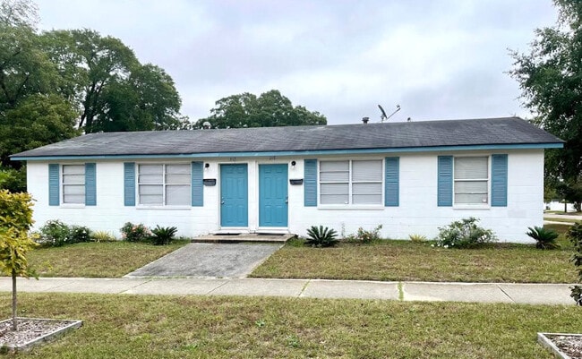 Building Photo - 219 S 7th St