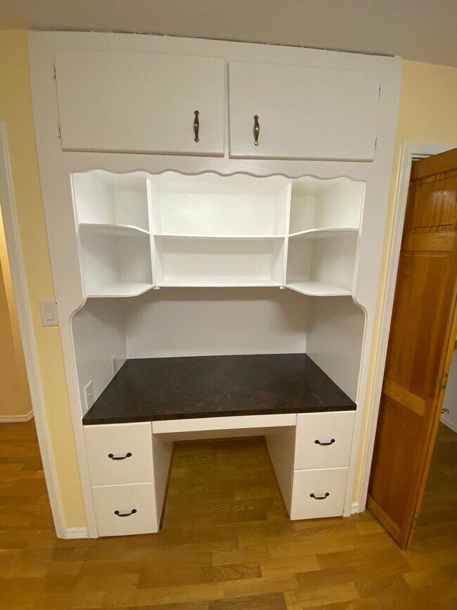 Building Photo - Beautiful 3 Bedroom Home in NE Albuquerque