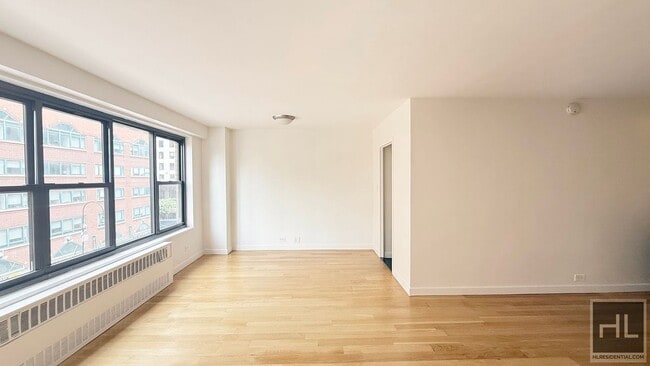 Building Photo - 145 4th Ave
