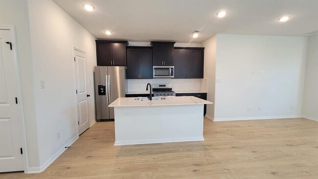 Building Photo - 148 White Horses Dr