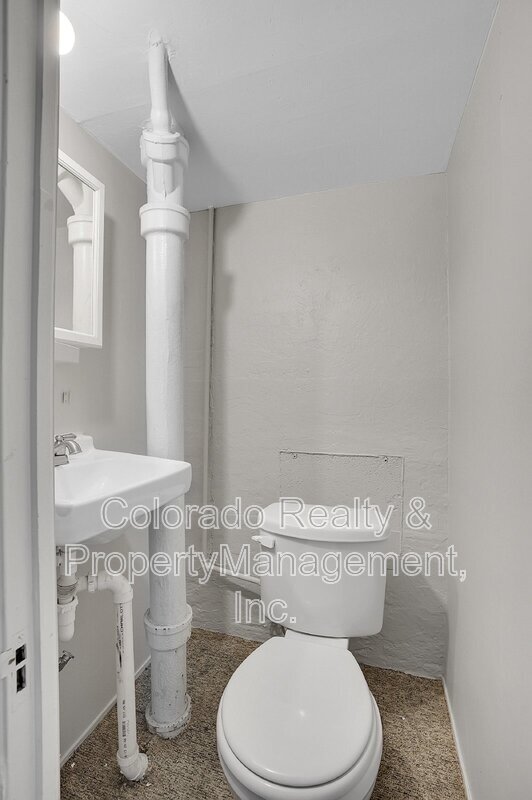 Building Photo - 1405 15th Ave