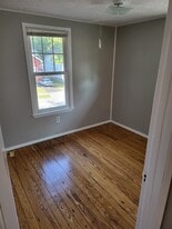 Building Photo - 306 S Laurel St