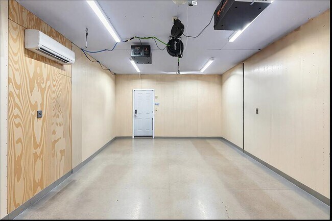Building Photo - 7501 Vail Valley Dr
