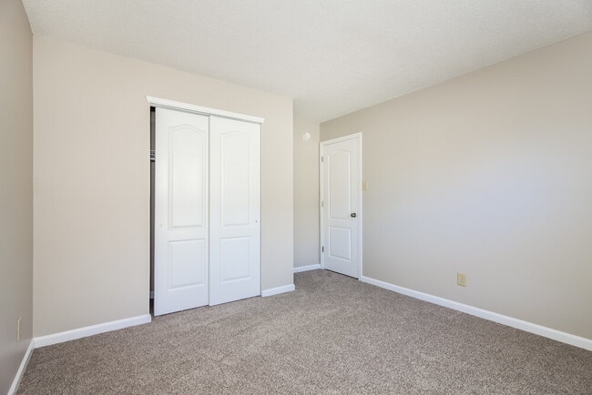 Building Photo - 1215 Willow Bridge Ct