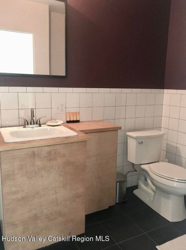 Building Photo - 524 State St