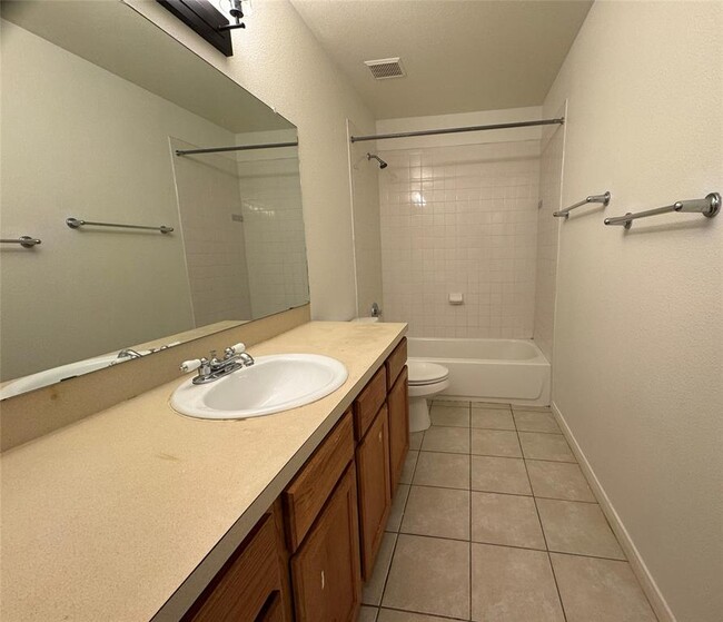 Building Photo - 710 Honeysuckle Dr