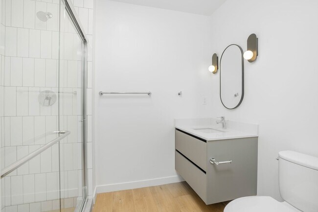 Building Photo - 1422 Tamarind Ave