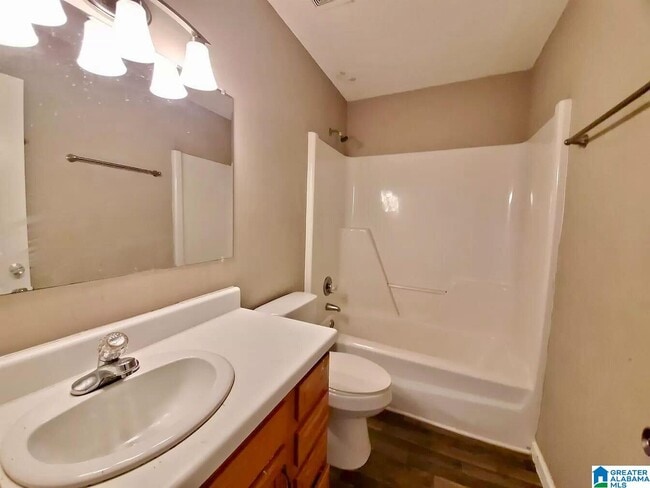 Building Photo - 620 15th Ave NW