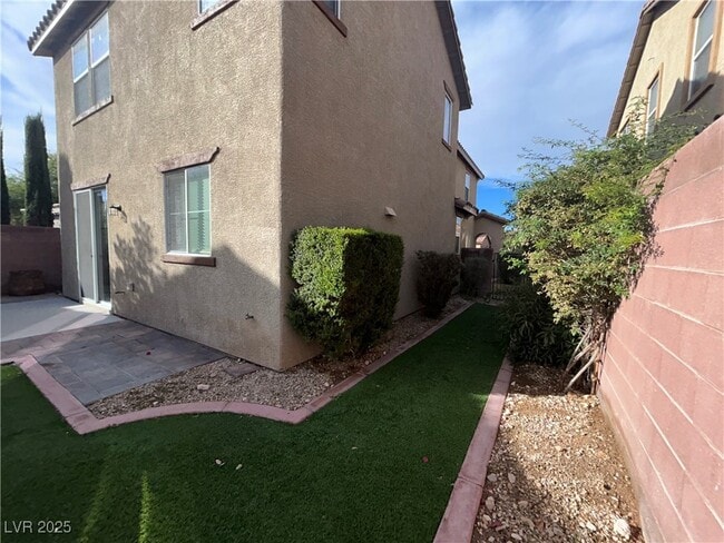 Building Photo - 10066 Trotter Peak St