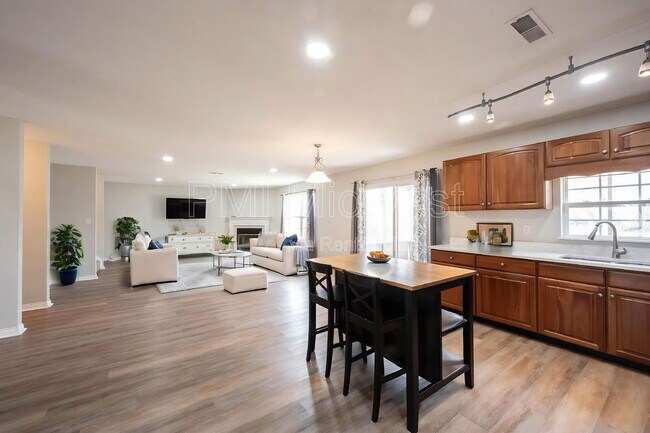 Building Photo - 18058 Cristin Way