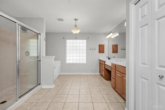 Building Photo - 2491 Parkridge Dr