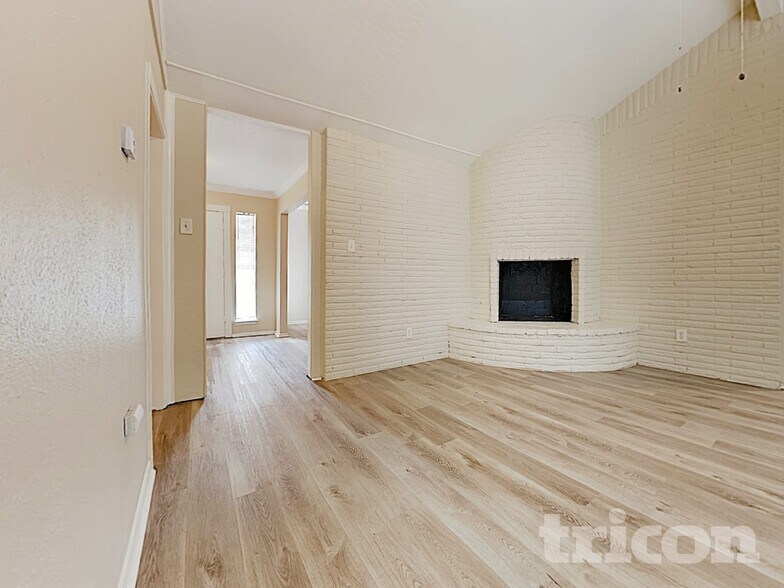 Building Photo - 6511 Grey Oaks Dr