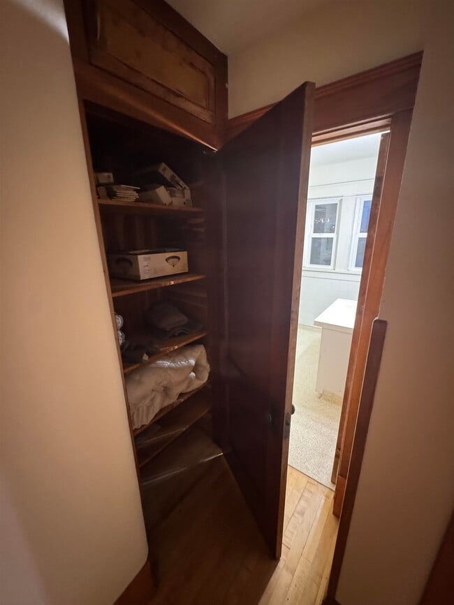 Building Photo - 303 Doty St