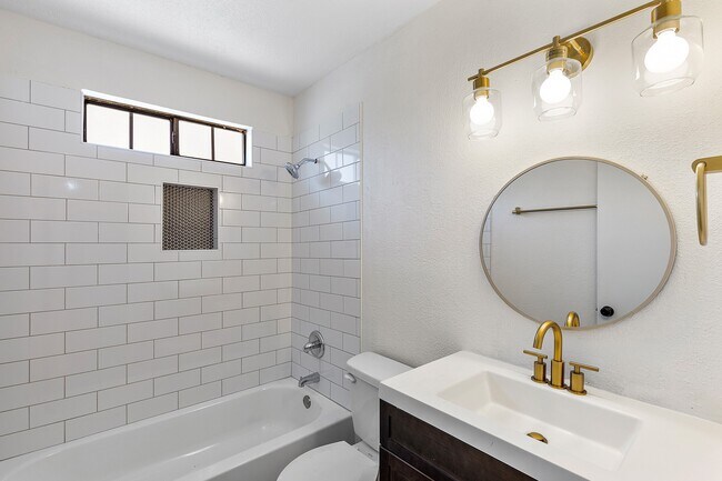 Building Photo - 504 Percival St