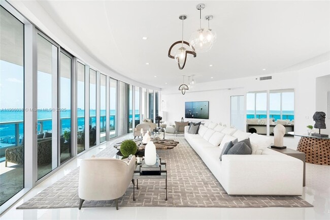 Building Photo - 5959 Collins Ave