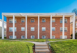 Building Photo - 1662 Summit St