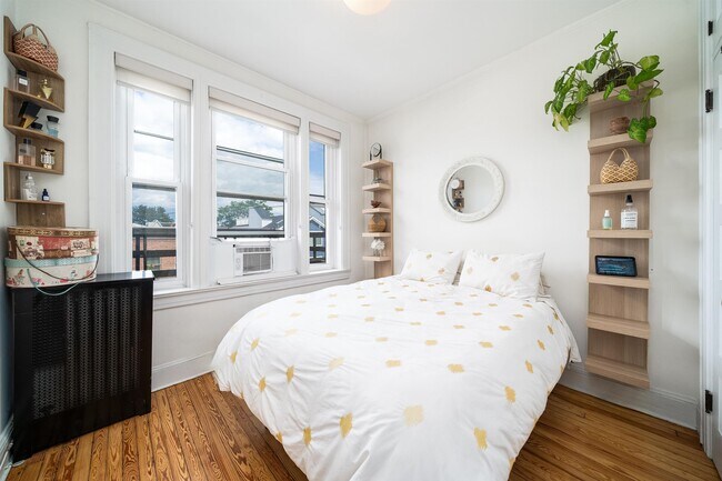 Building Photo - 27 Thorne St