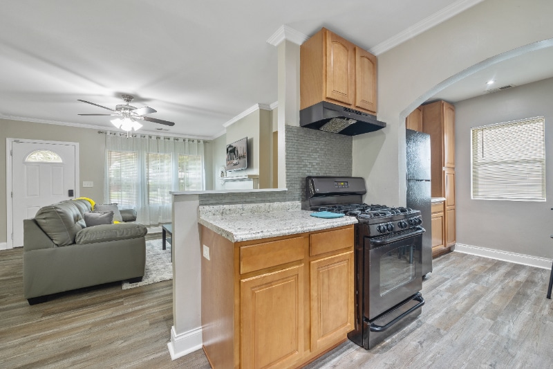 Building Photo - 825 Erin Ave SW