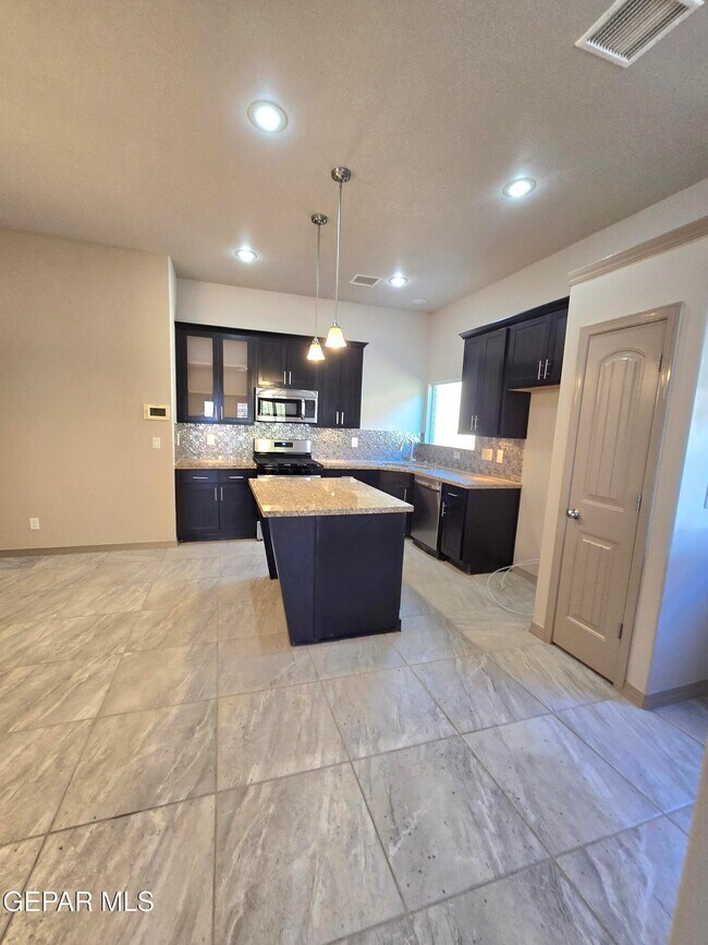 Building Photo - 3857 Loma Cortez Dr