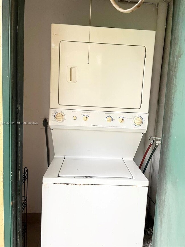 Building Photo - 10773 Cleary Blvd