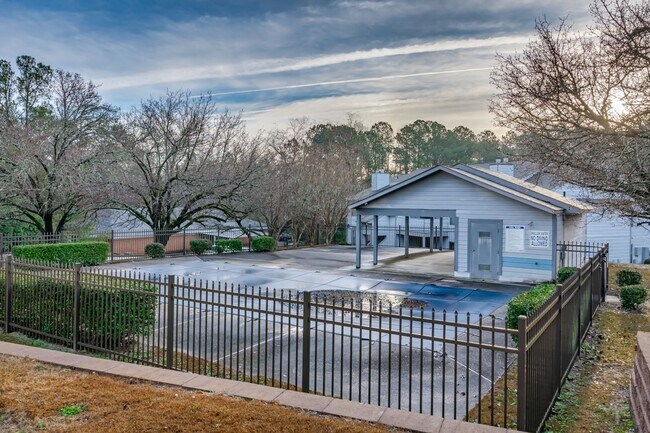 Building Photo - Charming 2 bedroom, 2 bathroom home locate...