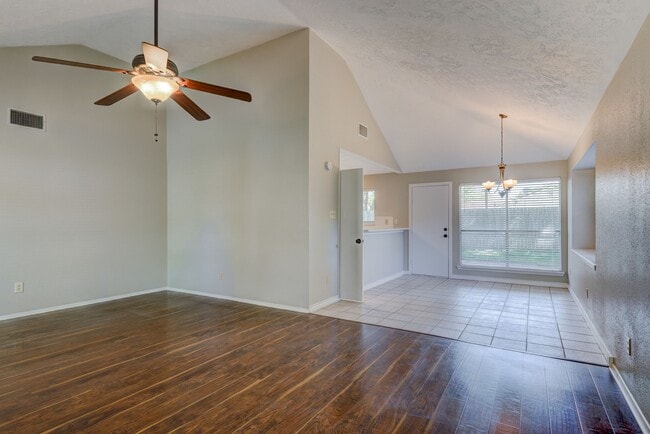 Building Photo - 412 Meadowpoint Dr