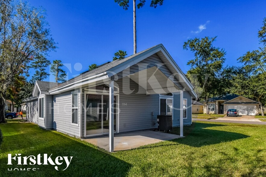 Building Photo - 2956 Centerwood Dr N