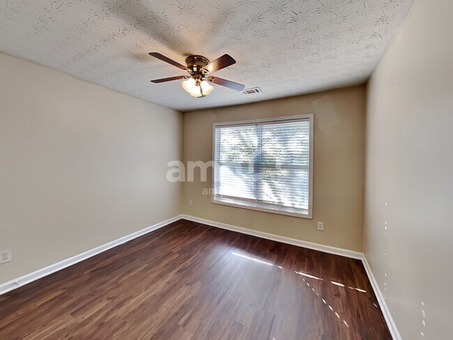 Building Photo - 317 Azalea Loop