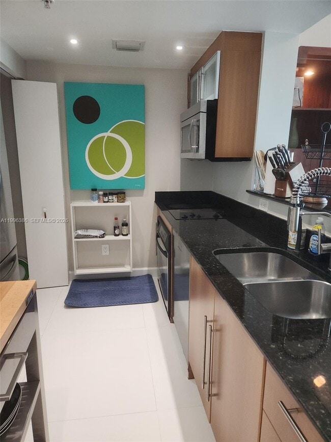 Building Photo - 325 S Biscayne Blvd