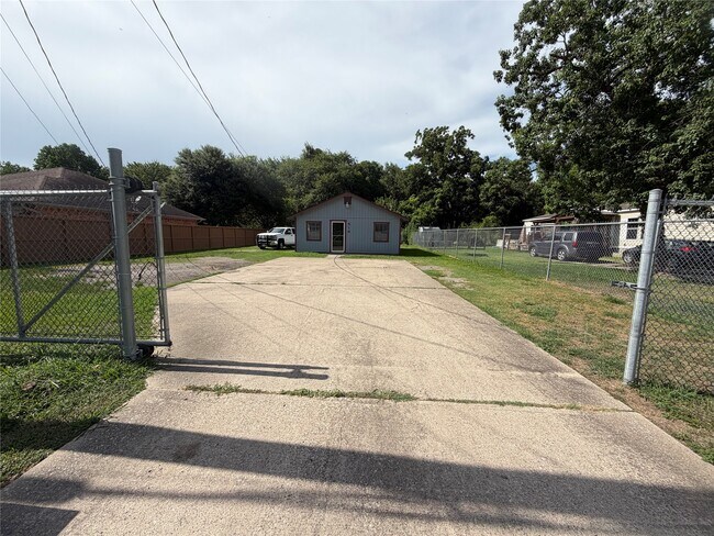 Building Photo - 516 Battlebell Rd
