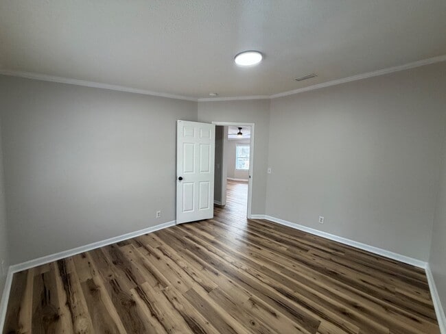 Building Photo - 450 Wendy Ln