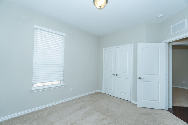 Building Photo - 2813 Barnsley Dr