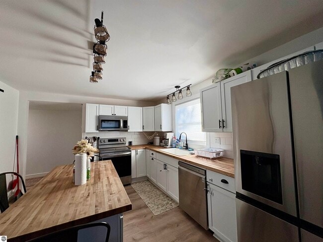 Building Photo - 7638 Skegemog Point Rd