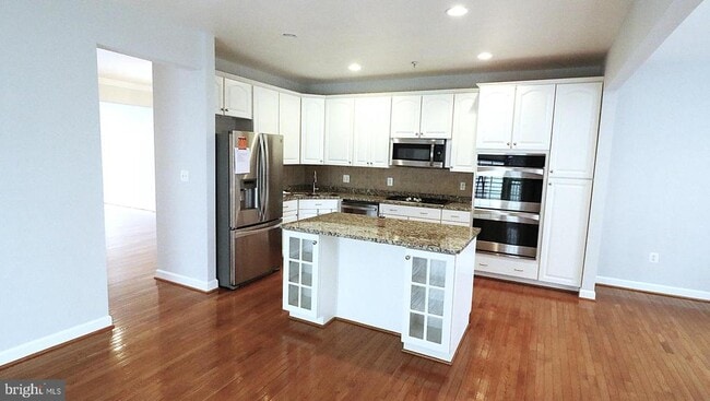 Building Photo - 7228 Fair Oak Dr