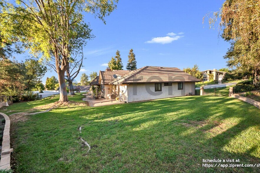 Building Photo - 716 Buckingham Dr