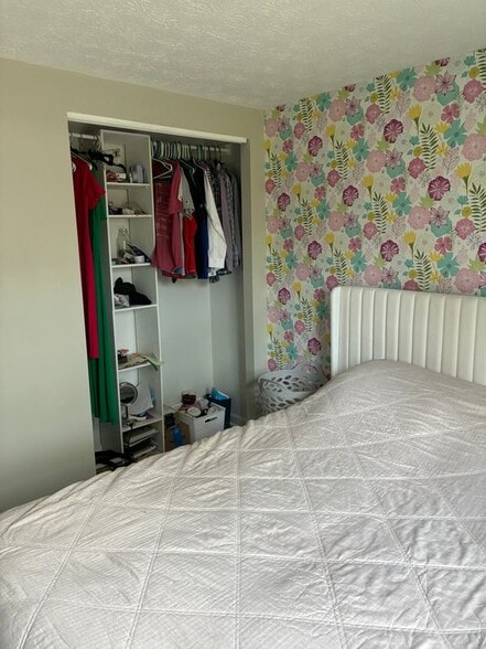 Building Photo - 744 Maplewood Ln