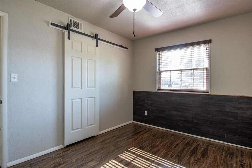 Building Photo - 105 Woods Ave