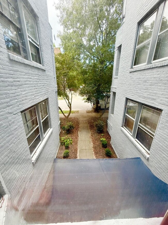 Building Photo - **BEST DEAL**Ghent -2 Bedroom condo 2nd Fl...