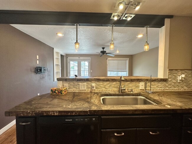 Building Photo - new carpet installed, 600sqft bonus room with large RV/Boat parking space