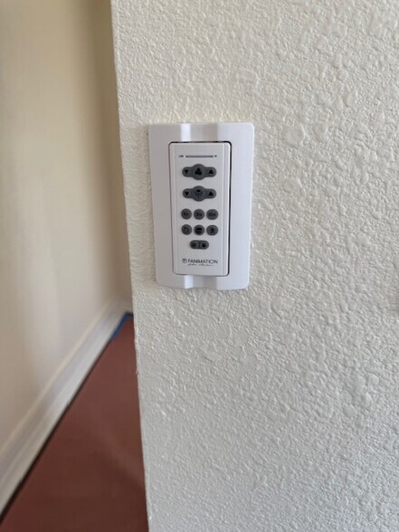 Building Photo - 554 W 92nd St