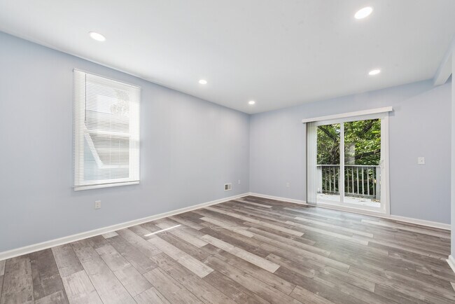 Building Photo - 305 N Graham**